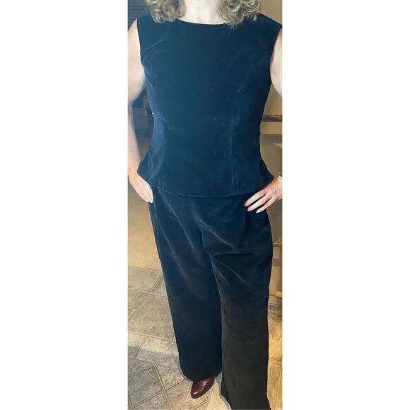 S 12/14, Anne de Villers Paris, black velour 2 pc suit. Like new condition! - Picture 2 of 7